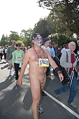 naturist participiant, body painting, nudist group, covenant, group, ING Bay to breakers, San Francisco, naturists, naturist group, naturist programme, nudist runner, women, gents, men, naked, stripped, programme, every year, above age limit, running, special feeling, Heilberg, nude runner, chirpy, nude people, CD 0073