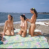nudist girls, dame, lady, ladies, girl, girls, girlfriend, adult, young, unclad, stripped, naked, sea, billows, deep, sunbathing, coast, beach, sand, summer, sunshine, recreation, relaxation, repose, rest, on holiday, peace, affection, liking, love, water, wet, wave, waves, blue, nature, Kuna, USA, Bacia, T.h., Rosanne, Honokohau, nudist, naturist, nudism, naturism, naturist girl, nudist girl, naturist girls, in the nature, sunlight, sky, cloud, cloudy, wind, happy, happiness, to laugh, laughing, laugh, sporting, swim, bathing, smile, chirpy, delight, zest for life, refection, disengagement, distraction, resource, 2007, CD 0039