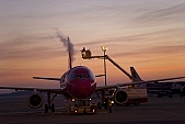 powerplant, Ferihegy, aeroplane, aircraft, airplane, can, plane, flight, Budapest, flying, dawn, icing, de-ice, Wizz Air, airline, Boeing, 737, Celebi, Skyeurope, critter, haze, steam, vapor, dew, dew-point, condensation, ice, anti-icing, wing, vane, body, stock, danger, transportation, air-crash, weather, air, edge, flap leading, aerodynamics, stream, winter, air-transportation, cold, CD 0030, Kiss Lszl, Lszl Kiss