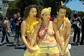 San Francisco, ING Bay to breakers, naturist participiant, naturist group, naturist programme, women, gents, men, naked, stripped, yellow painting, programme, every year, above age limit, naturists, body painting, running, special feeling, Gviulan, nude runner, chirpy, to splurge, CD 0072