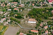 Ofolddeak, Hungary, Csongrad county, church, belfry, water-jump, archaeology, archeology, agriculture, excavation, castle, fortification, fortress, post, stronghold, roman catholic, air, aerial, believe, village, field, plow, air photograph, air photo, shooting, history, past, last, bygone, investigation, religion, persuasion, air photos, husbandry, houses, garden, road, Kiss Lszl, Lszl Kiss