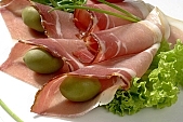 salami, food, eatable, edible, delicious, meal, breakfast, lunch, dinner, flower, leaf, green, ham, leg of pork, cold collation, cold meat, cold buffet, serv, serving, victuals, comestible, edibles, smoked, smoke-dried, meat, bacon, salad, vegetable, vegetarian, healthy, healthy lifestyle, vitamins, tomato, plate, olive, picker, reel, roll, roller, furl, close-up, onion, blossom, bloom, Kiss Lszl, Lszl Kiss
