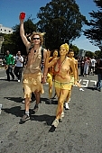 naturist participiant, naturist programme, women, gents, men, naked, stripped, programme, ING Bay to breakers, 2007, San Francisco, every year, above age limit, naturists, body painting, running, special feeling, Gviulan, nude runner, hello, backpack, knapsack, rucksack, nude man, unswagged pair, strange pair, pair, muscular, handsome man, sunglasses, little black dress, CD 0072