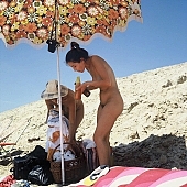 naturist family, thirst, fry, swelter, nudist women, sunlight, naturist, naturist girl, sands, recreation, young, sunbathing, laughing, laugh, dame, lady, naturist woman, sand, nudist, happy, sun, relaxation, repose, rest, disengagement, distraction, resource, way, countenance, look, nature, beach mattress, inflatable raft, summer, holidays, health, as brown as a berry, near nature, beach, waterfront, lake, lake side, field naturist, Polish, Poland, Kryspinow, 1989, CD 0061