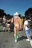 running, naturist participiant, naturist group, naturist programme, women, gents, men, naked, stripped, chirpy, programme, San Francisco, ING Bay to breakers, every year, above age limit, naturists, special feeling, Gviulan, nude runner, nude man, have legs, man, CD 0072