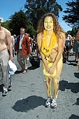 body painting, running, naturist group, yellow painting, naturist programme, women, gents, men, naked, stripped, programme, special feeling, Gviulan, nude runner, hello, backpack, knapsack, rucksack, naturist participiant, confluence, San Francisco, ING Bay to breakers, every year, above age limit, naturists, nude man, unswagged pair, strange pair, pair, muscular, handsome man, sunglasses, little black dress, CD 0072