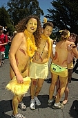 yellow painting, naturist programme, women, gents, men, naked, stripped, programme, San Francisco, ING Bay to breakers, naturist participiant, confluence, naturist group, every year, above age limit, naturists, body painting, running, special feeling, Gviulan, nude runner, hello, unswagged pair, strange pair, pair, girls, CD 0072