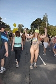 naturist participiant, nude runner, naked runner, naturist woman, programme, running match, ING Bay to breakers, naked, stripped, San Francisco, naturist group, naturist programme, nudist runner, women, gents, men, every year, above age limit, naturists, running, walking, special feeling, Heilberg, chirpy, nude man, CD 0071