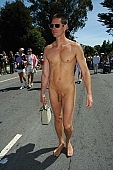 running, nude man, strapping, naturist participiant, naturist group, naturist programme, women, gents, men, barefoot, naked, stripped, chirpy, programme, San Francisco, ING Bay to breakers, every year, above age limit, naturists, special feeling, Gviulan, nude runner, have legs, man, CD 0072