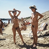 naturist family, young naturists, nudist, nudist women, fry, swelter, sunlight, naturist, naturist girl, sands, recreation, young, sunbathing, laughing, laugh, dame, lady, naturist woman, sand, happy, sun, relaxation, repose, rest, disengagement, distraction, resource, way, countenance, look, nature, summer, holidays, health, as brown as a berry, near nature, beach, waterfront, lake, lake side, field naturist, Polish, Poland, Kryspinow, 1989, CD 0062